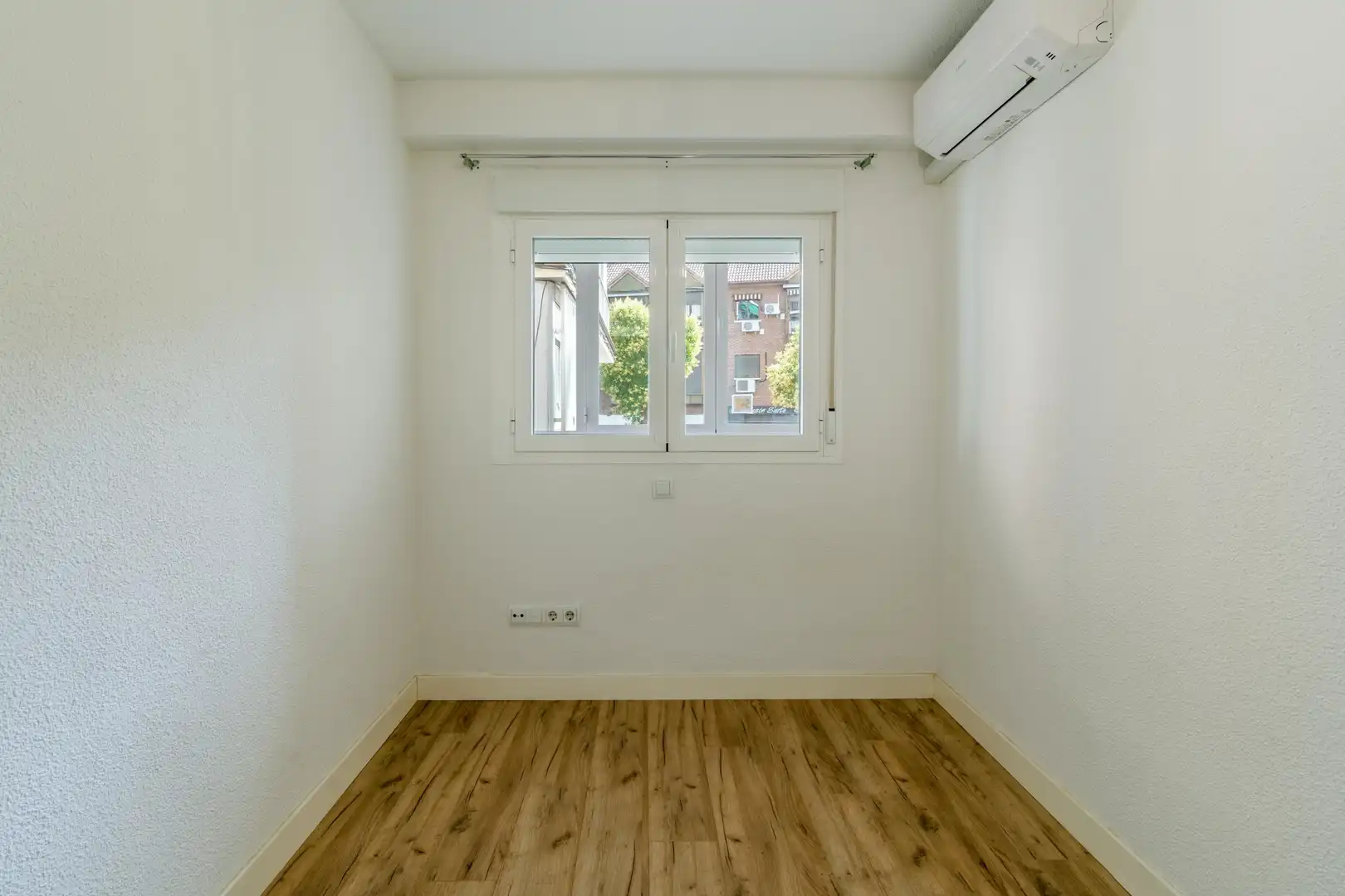 Apartamento de alquiler en 8 Calle Valderrobres #2, Canillejas