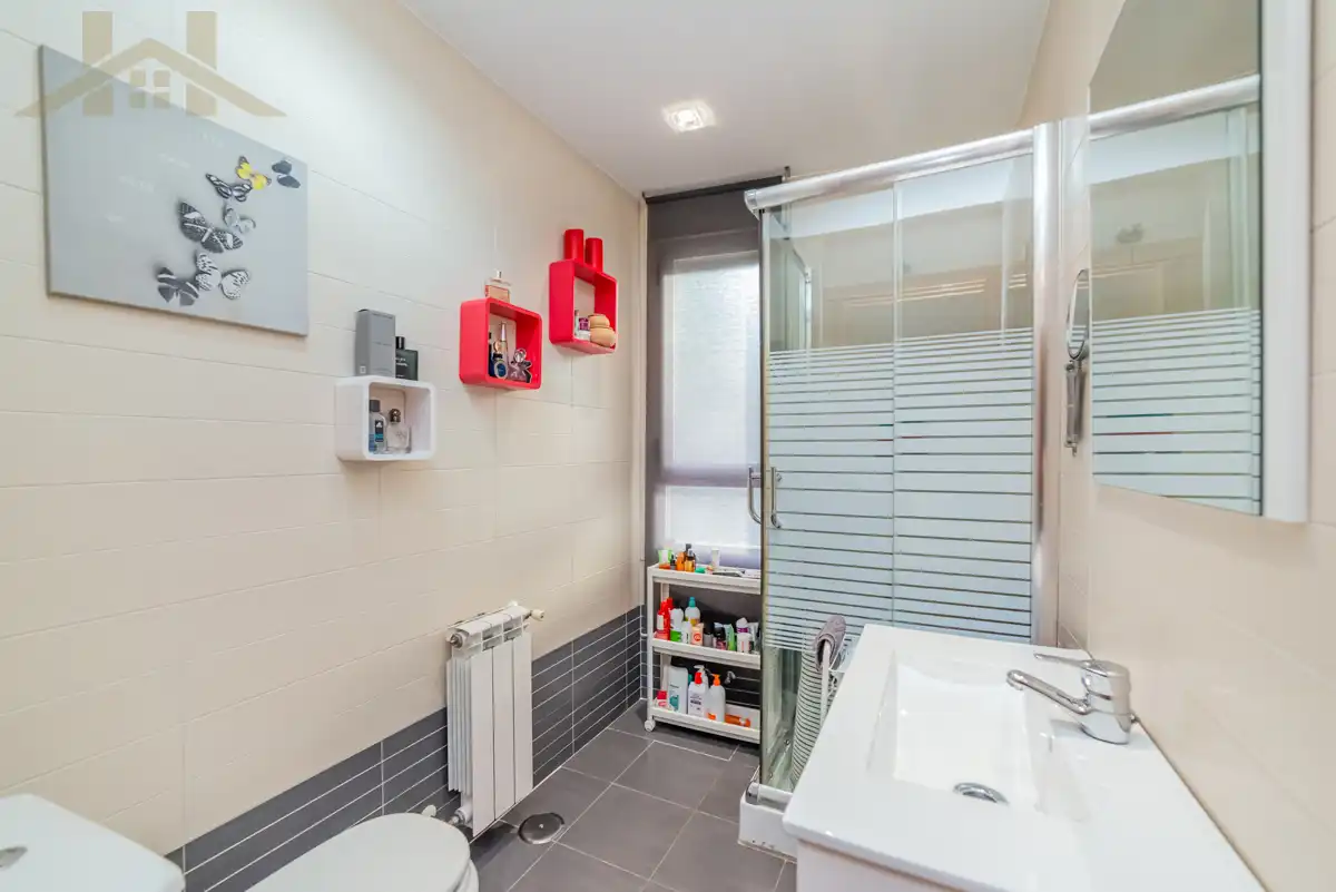 Badezimmer von Wohnung zum Verkauf in San Martín de la Vega mit Klimaanlage, Heizung und Terrasse