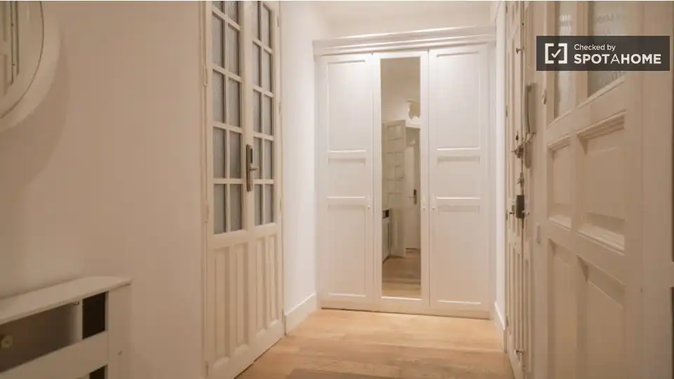 Flat for share in Madrid  with Air Conditioner, Heating and Terrace