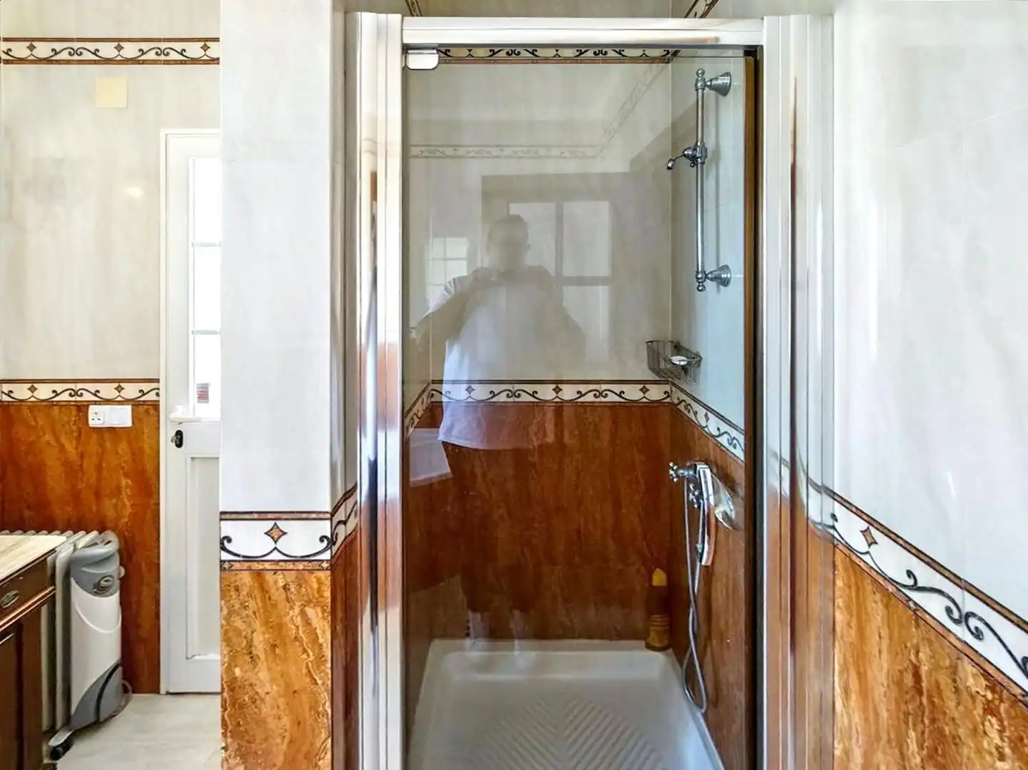 Badezimmer von Haus oder Chalet zum Verkauf in Alhaurín de la Torre mit Privatgarten, Terrasse und Abstellraum