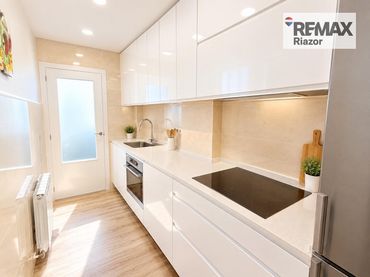 Piso con ascensor en venta en Ensanche - Sar
