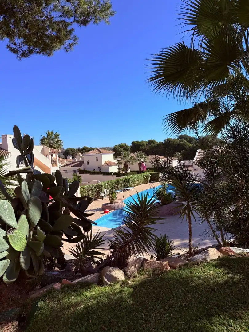 Vista exterior de Apartament en venda en Orihuela amb Aire condicionat, Jardí privat i Terrassa