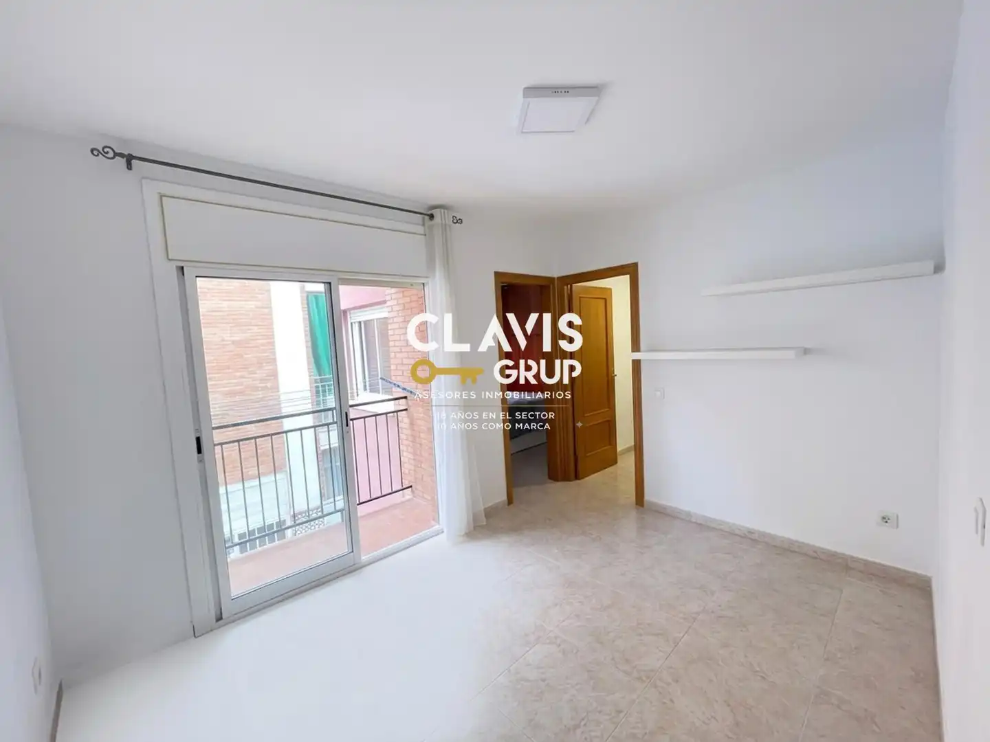 Flat with terrace for sale in Nou Barris