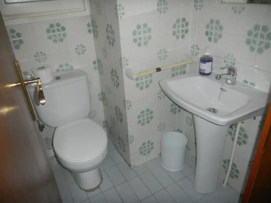 Baño de Piso de alquiler en Tarragona con Aire acondicionado, Calefacción y Amueblado