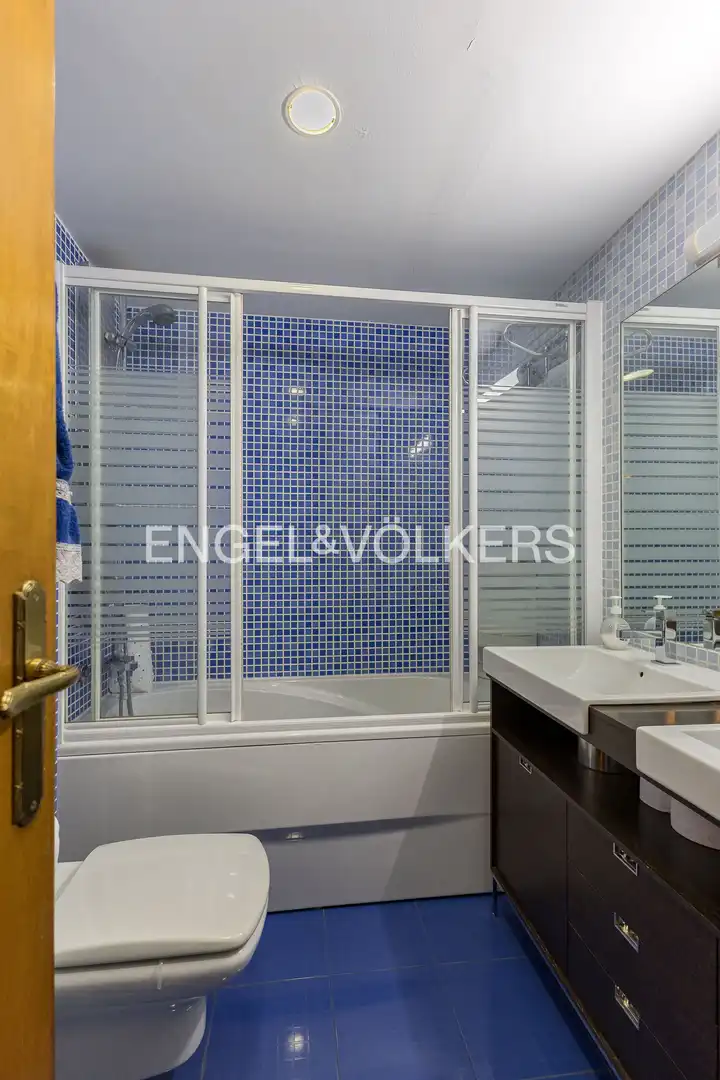 Bathroom of Flat for sale in Madrid  with Heating, Storage room and Furnished