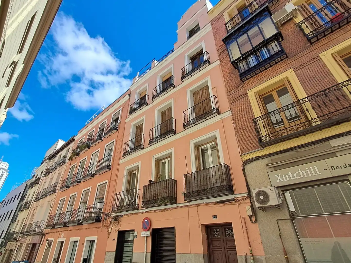 Vista exterior de Piso en venta en Madrid con Balcón