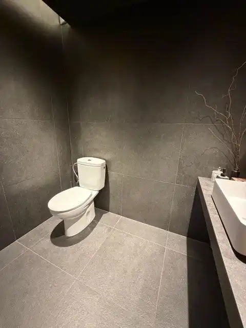 Baño de Local en traspaso en Barcelona con Aire acondicionado, Calefacción y Amueblado