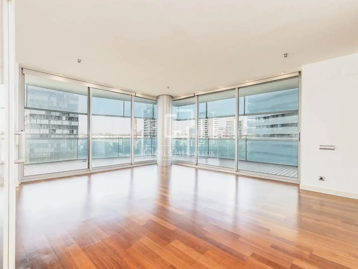 Sala de estar de Piso en venta en Barcelona con Aire acondicionado, Calefacción y Jardín privado