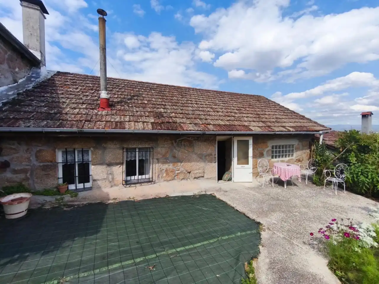 Vista exterior de Finca rústica en venda en Barbadás amb Calefacció, Jardí privat i Moblat