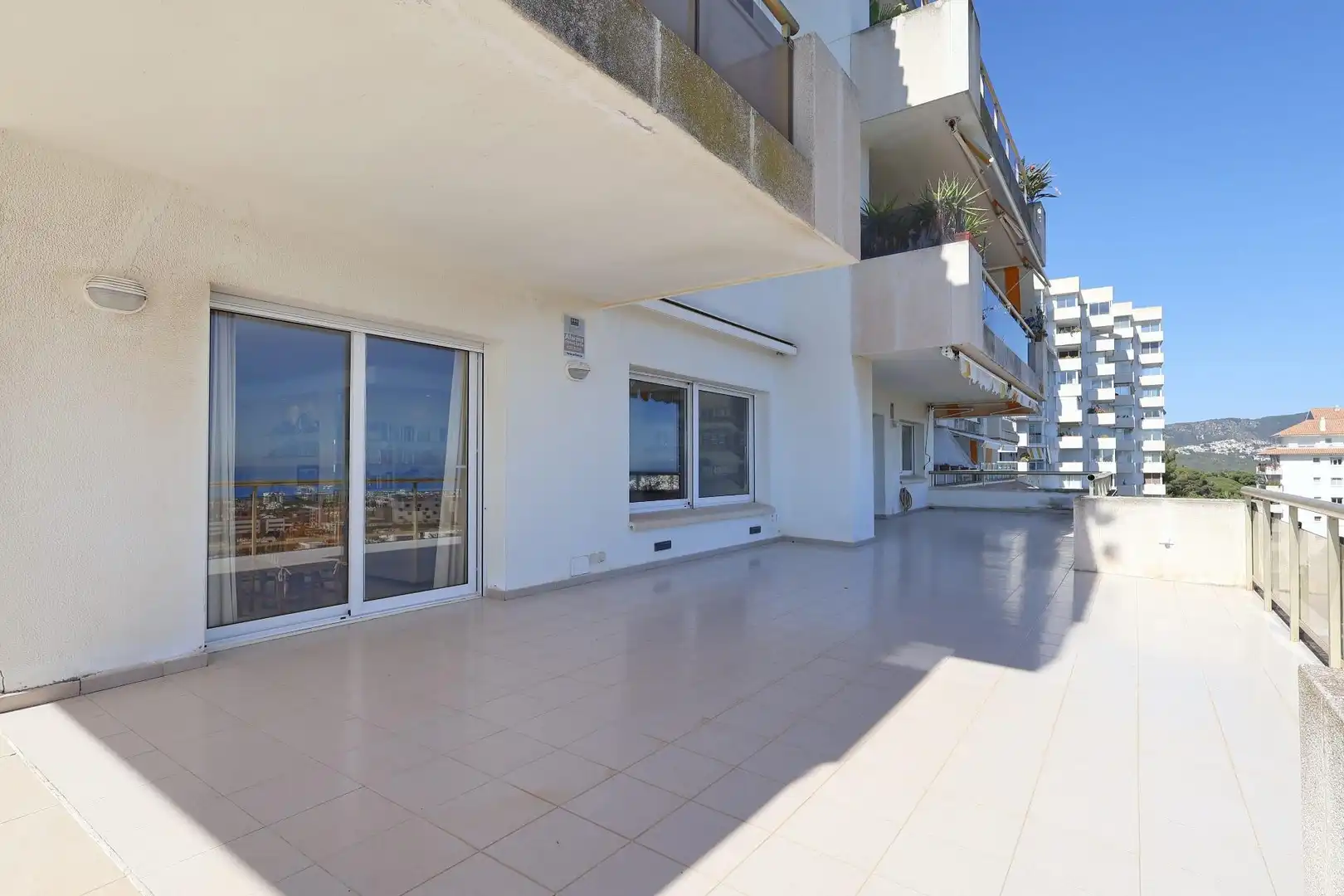 Terraza de Piso en venta en Sant Pere de Ribes con Calefacción, Terraza y Piscina comunitaria