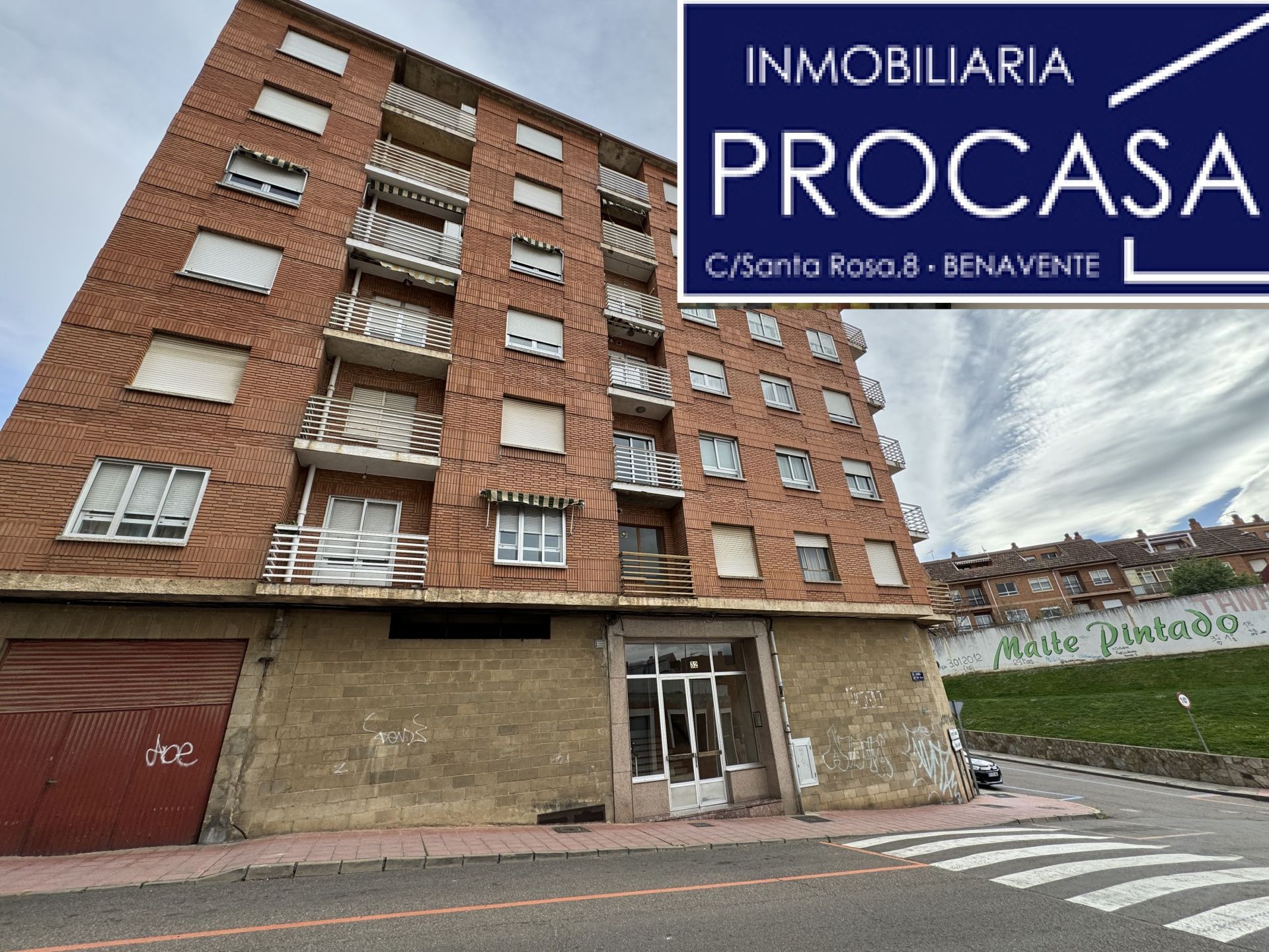 Vista exterior de Pis en venda en Benavente amb Calefacció i Terrassa