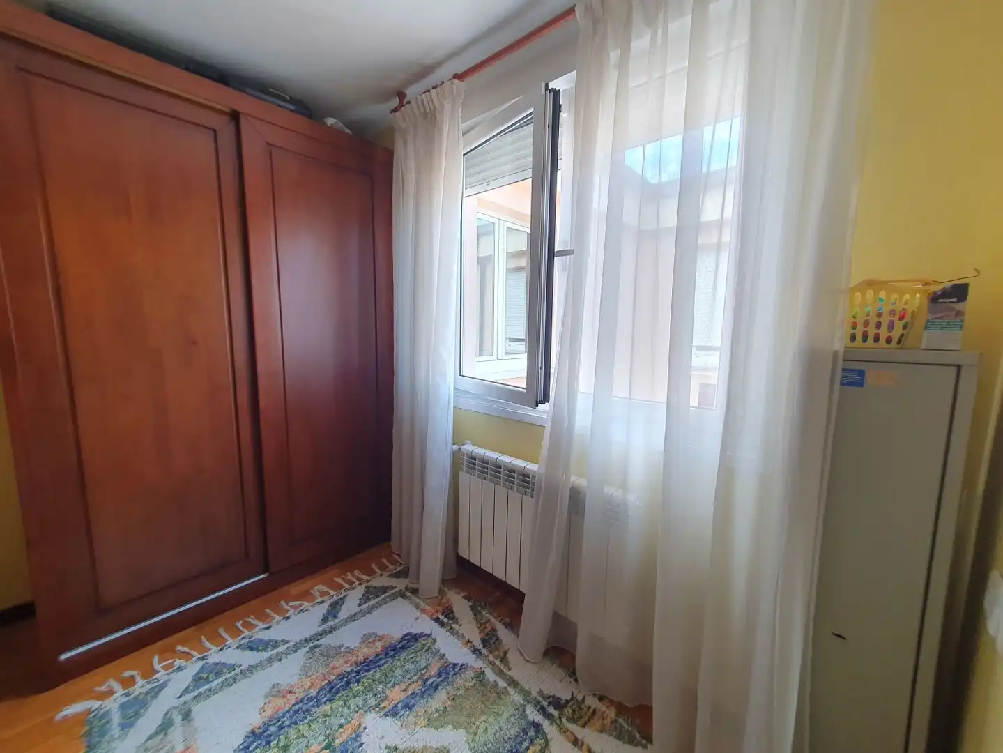 Dormitori de Pis en venda en Oviedo  amb Calefacció i Traster