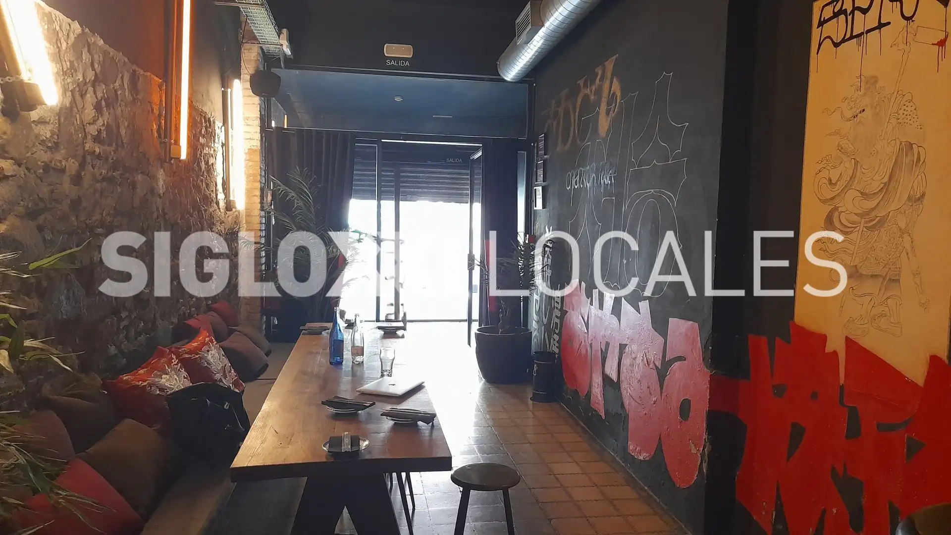 Local en traspaso en COMTE BORRELL , Sant Antoni