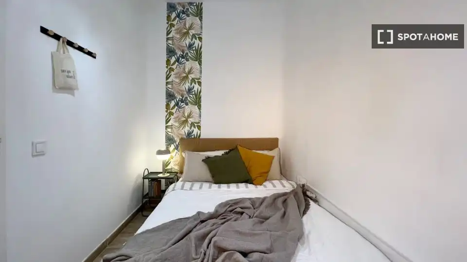 Bedroom of Flat for rent in Madrid  with Air Conditioner, Heating and Furnished