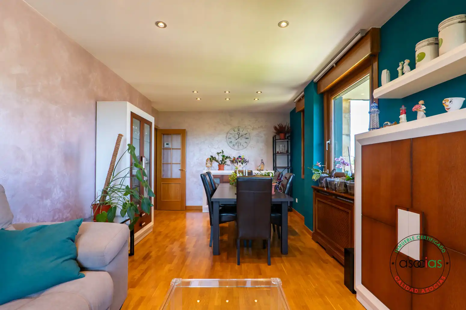 Comedor de Piso en venta en Gijón  con Calefacción, Parquet y Trastero