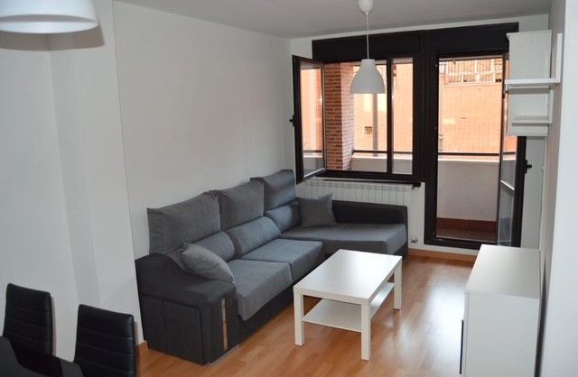Sala d'estar de Pis en venda en Santovenia de Pisuerga amb Calefacció, Parquet i Terrassa