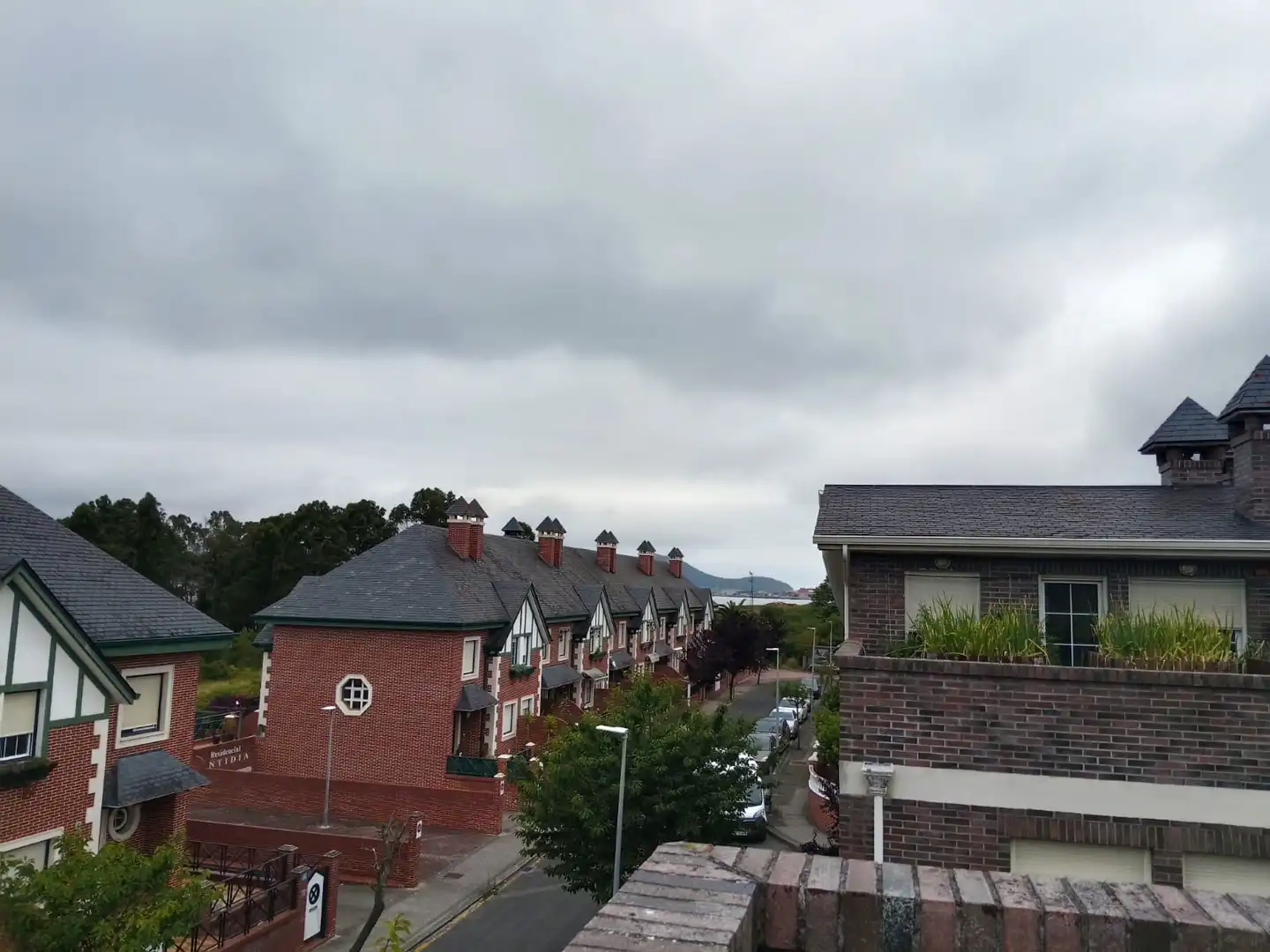 Vista exterior de Casa o xalet en venda en Laredo amb Calefacció, Terrassa i Traster