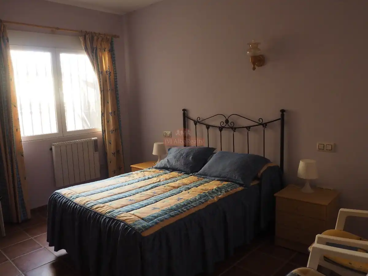 Dormitori de Casa o xalet en venda en Alcaraz amb Calefacció, Jardí privat i Traster