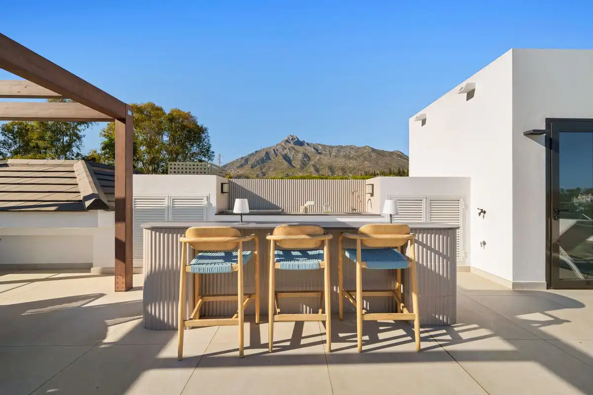 Terrassa de Casa o xalet en venda en Marbella amb Aire condicionat, Jardí privat i Terrassa