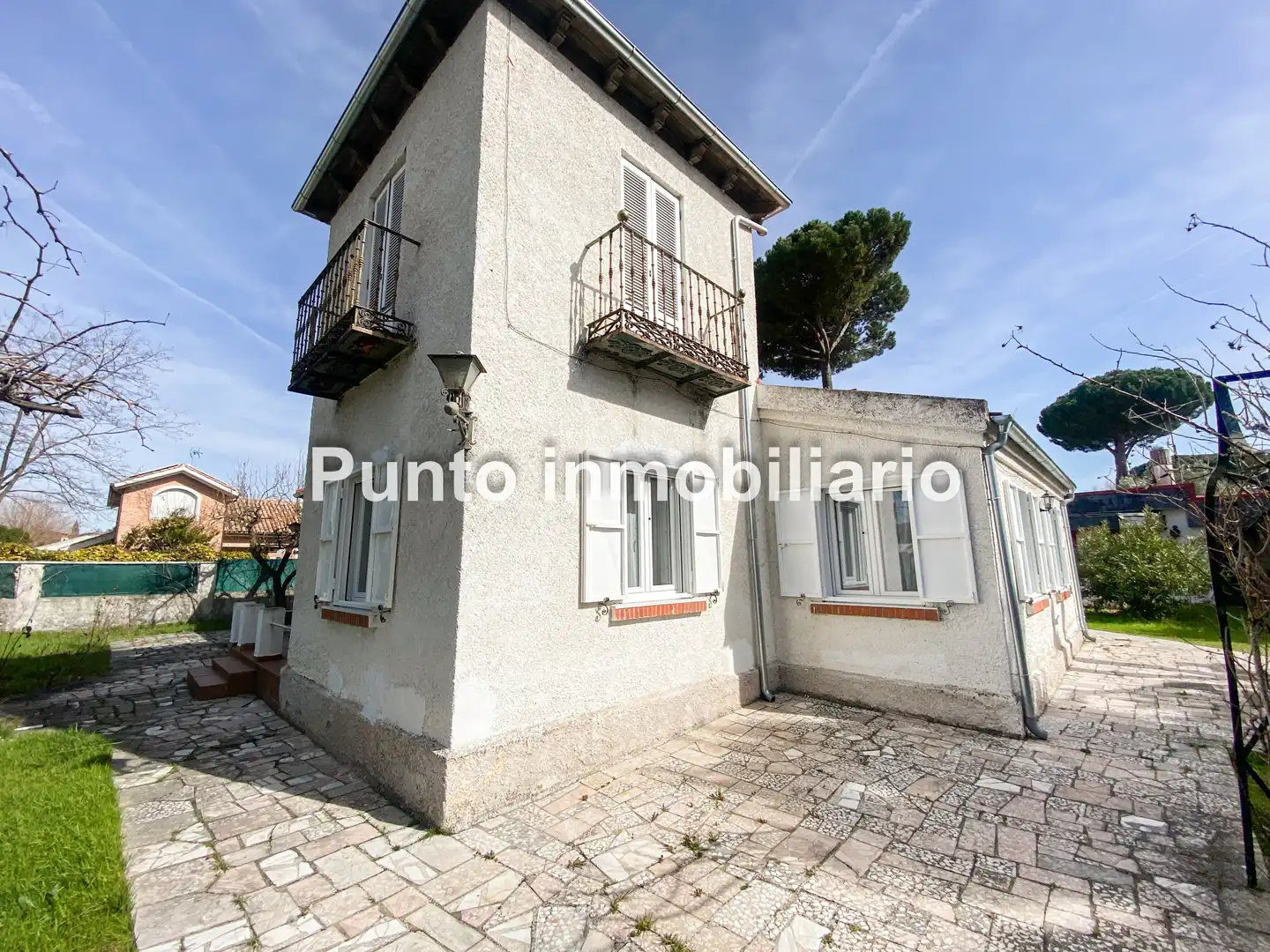 Vista exterior de Casa o xalet en venda en Valladolid amb Jardí privat i Terrassa
