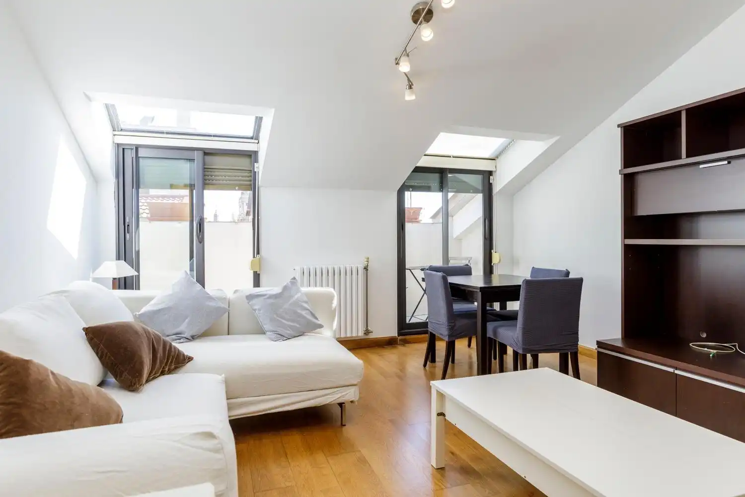 Sala d'estar de Àtic en venda en Zaragoza amb Calefacció, Parquet i Balcó