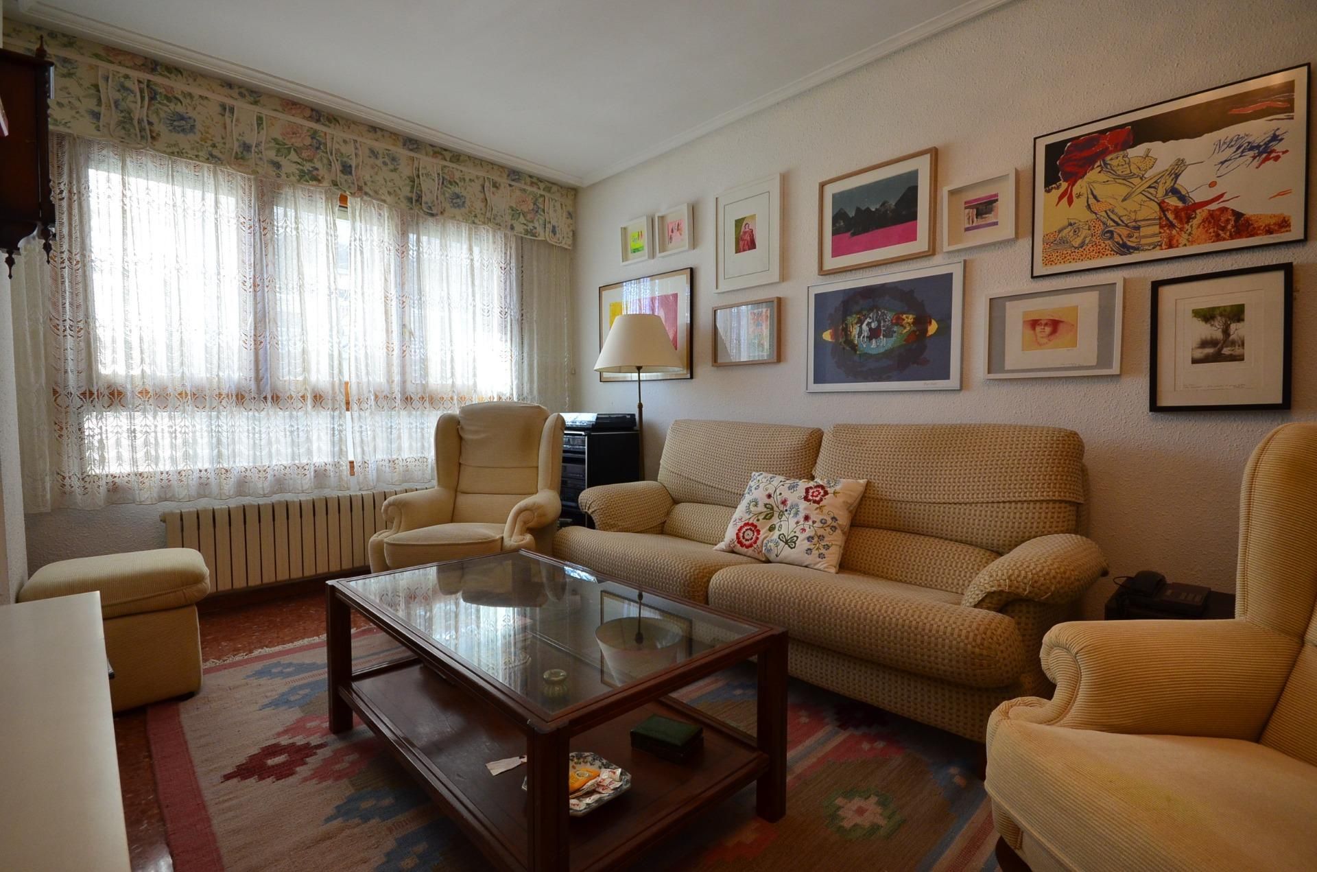 Sala d'estar de Pis en venda en  Zaragoza Capital amb Calefacció i Terrassa
