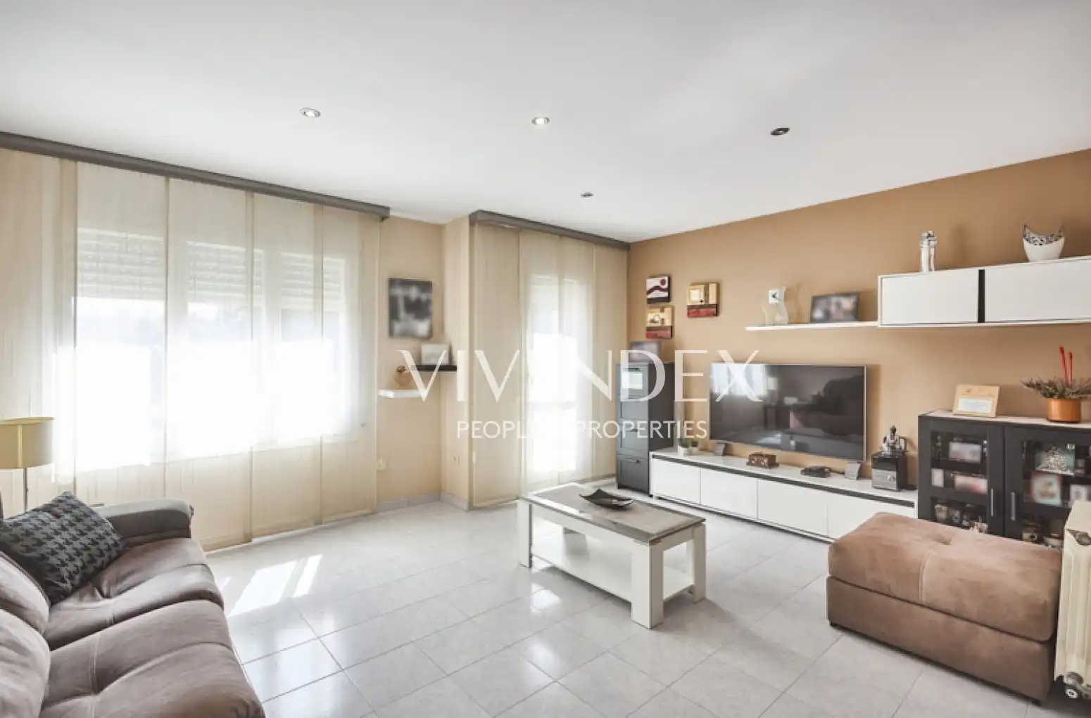 Sala de estar de Casa adosada en venta en Viladecans con Calefacción, Jardín privado y Terraza