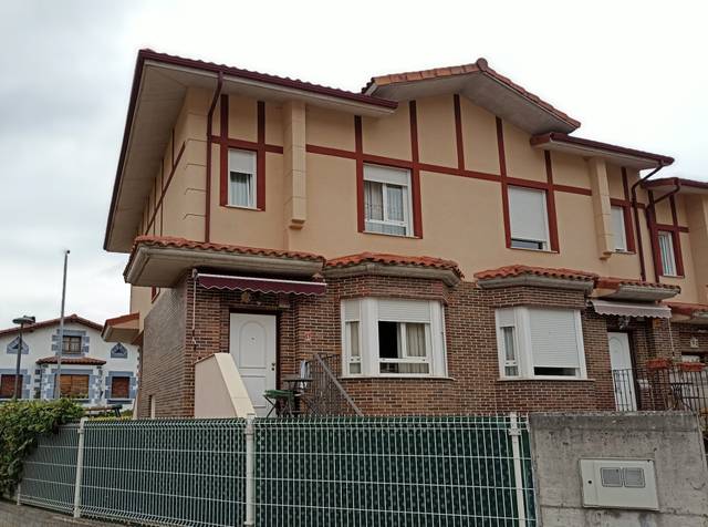 Casa adosada en Venta en Artziniega