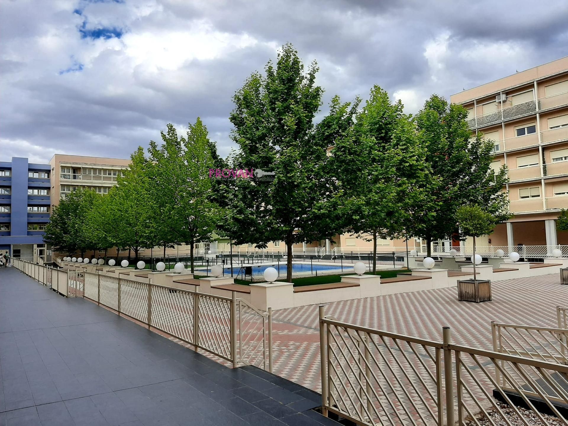 Vista exterior de Pis de lloguer en Torrejón de Ardoz amb Calefacció, Traster i Piscina comunitària