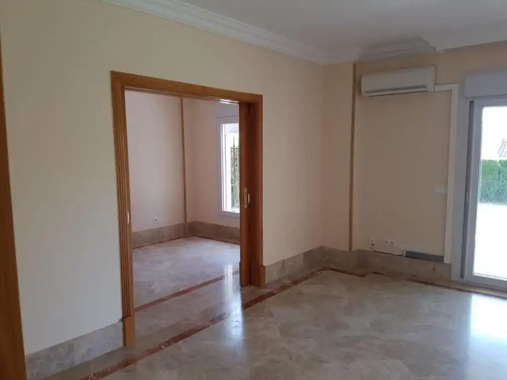 Casa adosada en venta en Marbella con Aire acondicionado, Jardín privado y Terraza