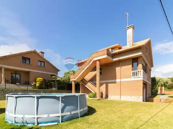 Vista exterior de Casa o xalet en venda en A Guarda   amb Calefacció, Jardí privat i Parquet
