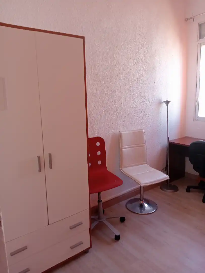 Habitación de Piso de alquiler en Valencia con Amueblado, Horno y Lavadora
