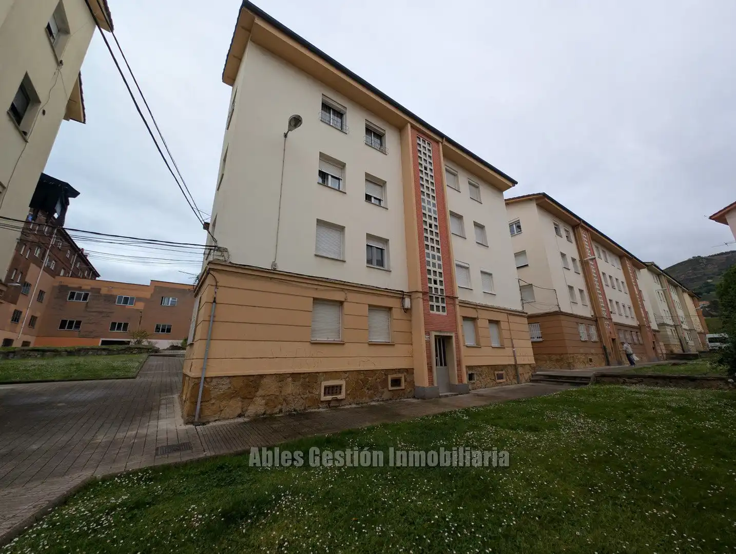 Außenansicht von Wohnung zum Verkauf in Oviedo  mit Möbliert