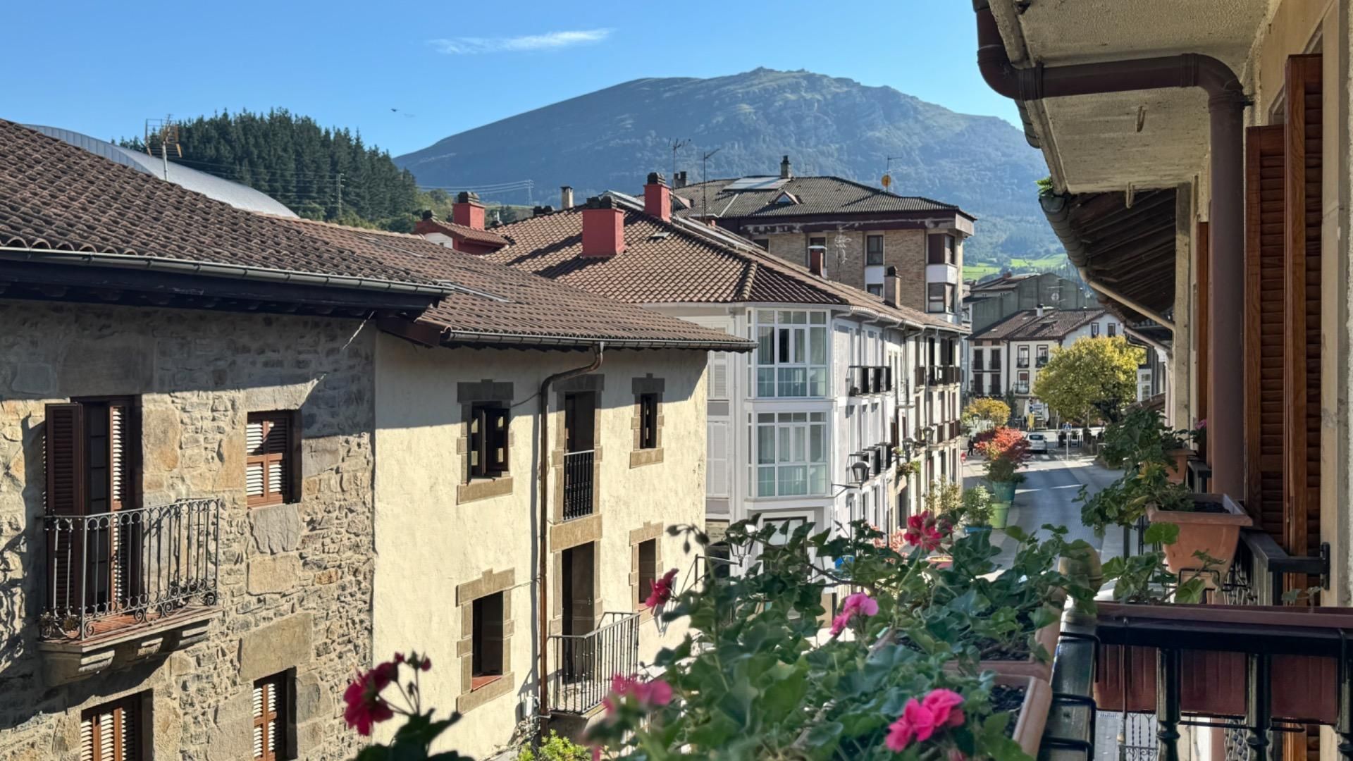 Vista exterior de Dúplex en venda en Aretxabaleta amb Calefacció i Balcó