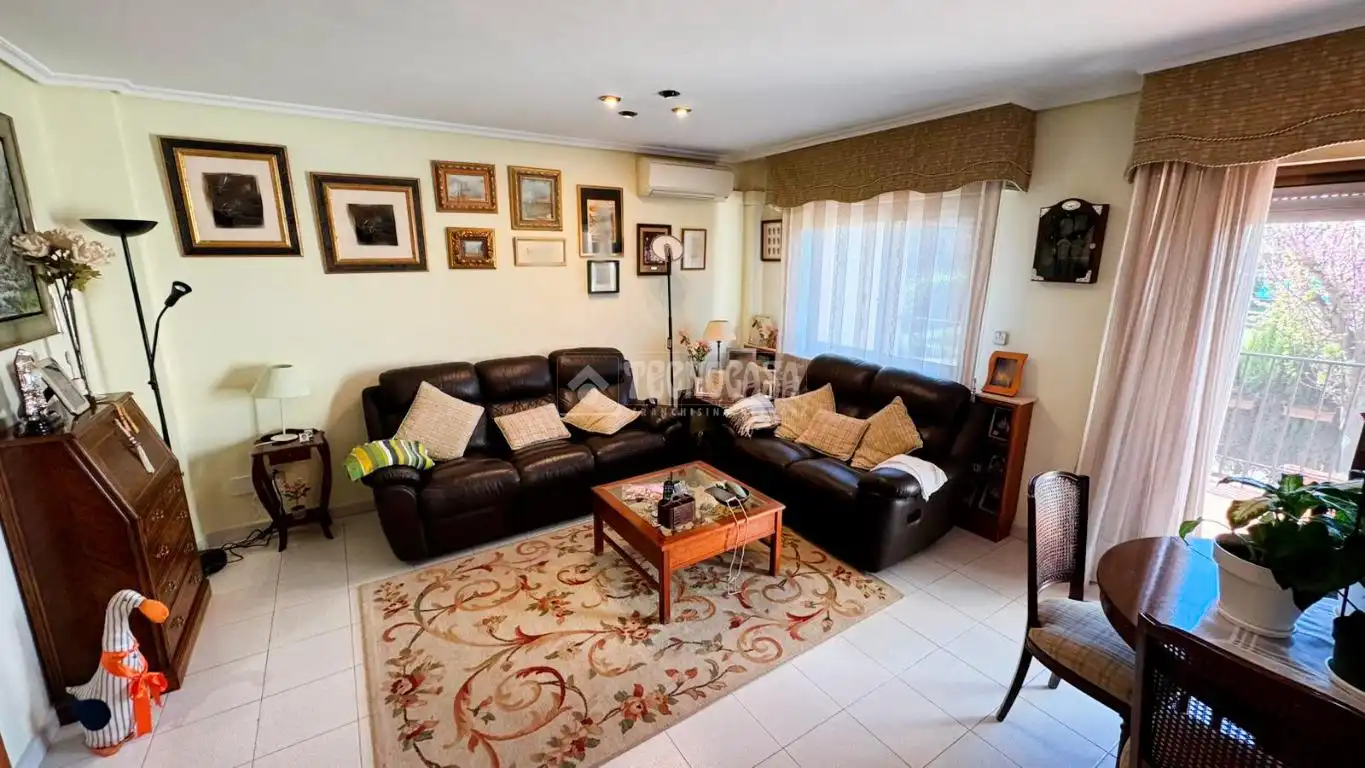 Sala de estar de Casa adosada en venta en Zaragoza con Aire acondicionado, Terraza y Piscina comunitaria