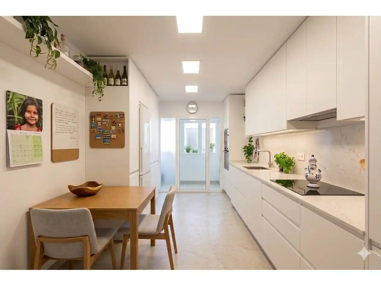 Kitchen of Flat for sale in L'Hospitalet de Llobregat  with Furnished and Balcony