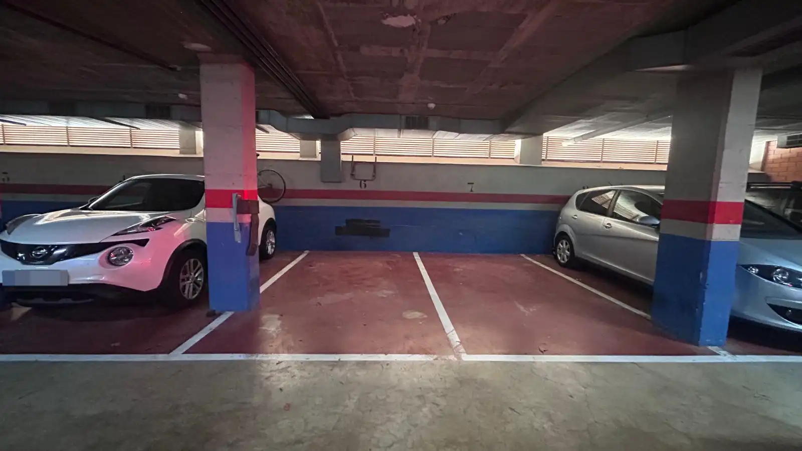 Parking de Dúplex en venta en Cornellà de Llobregat con Balcón