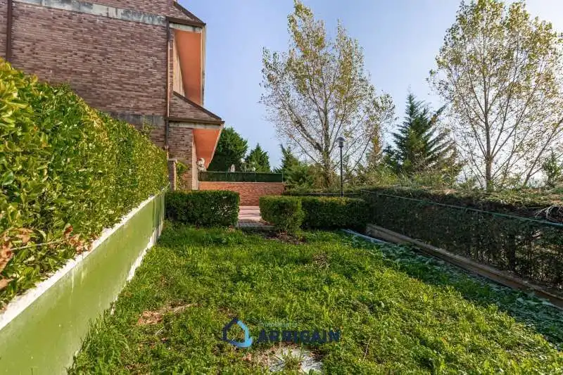 Jardí de Casa adosada en venda en Donostia - San Sebastián  amb Calefacció, Jardí privat i Terrassa