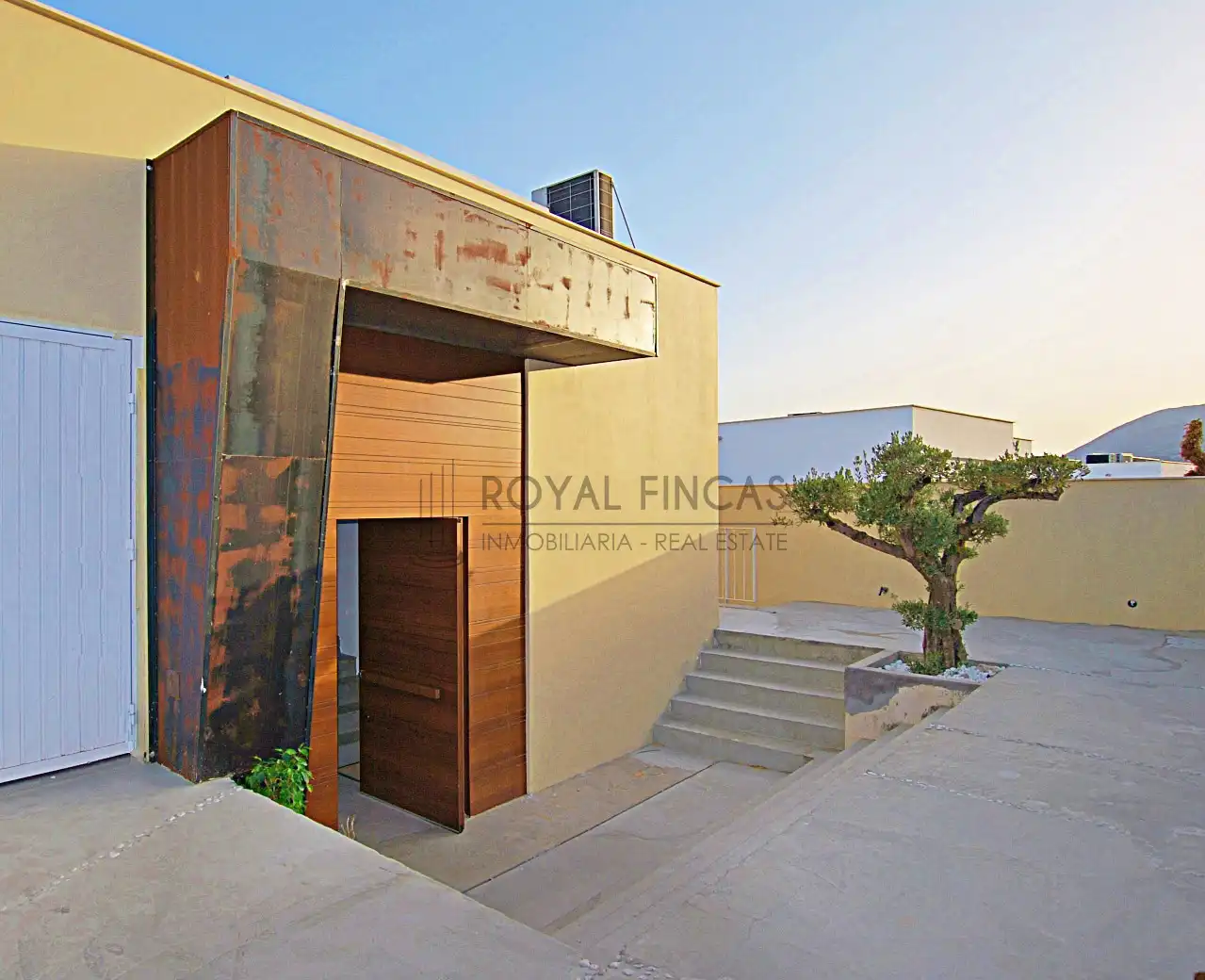 Exterior view of Detached homes for sale in Benalmádena  with Air Conditioner, Terrace and Swimming Pool