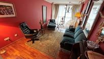 Sala d'estar de Pis en venda en Avilés amb Terrassa i Piscina