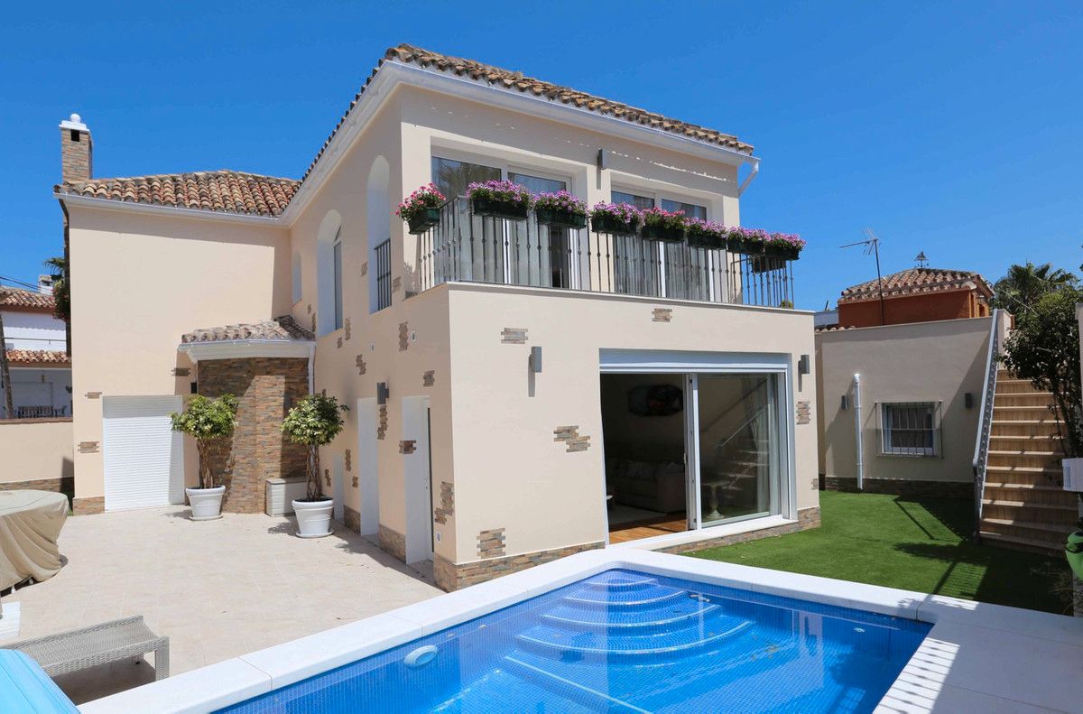 Exterior view of House or chalet for sale in Marbella  with Air Conditioner, Private garden and Terrace