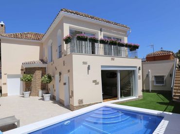 Xalet amb piscina en venda a Avenida Mar Mediterráneo 1