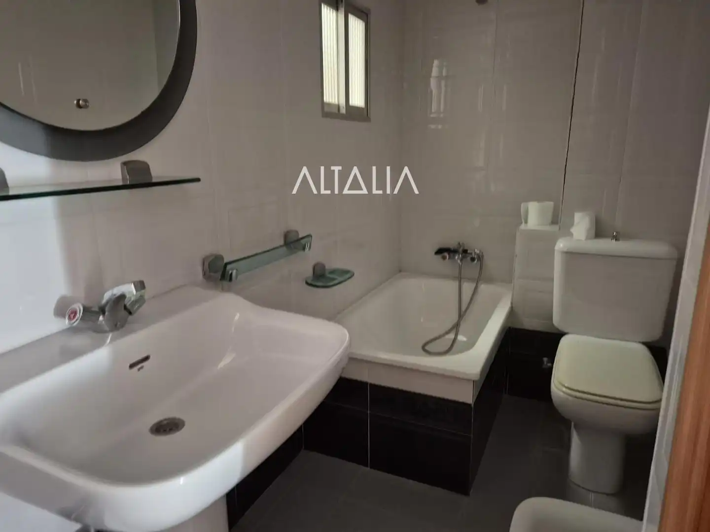 Bathroom of Flat for sale in Cervera del Llano  with Furnished