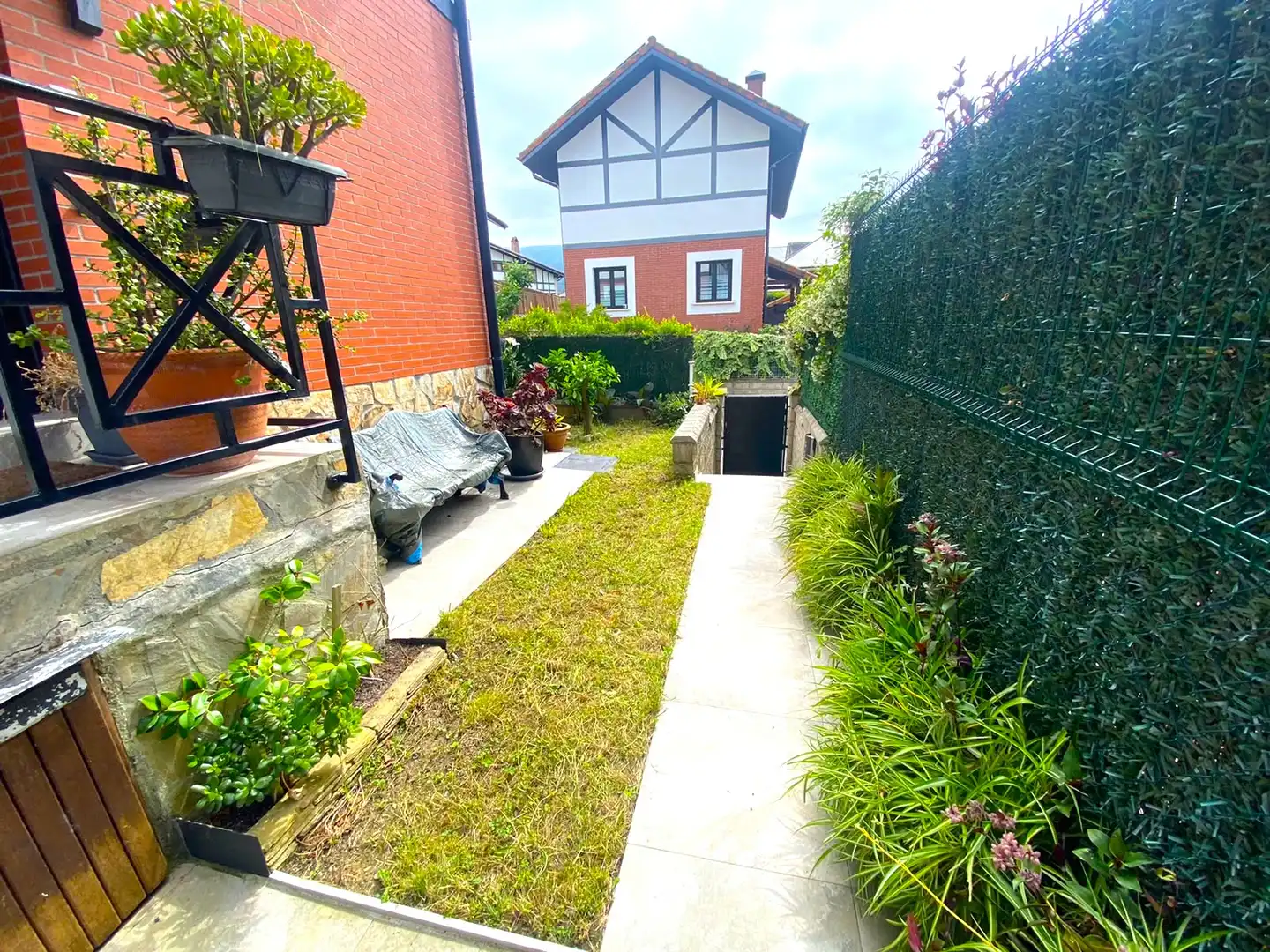 Garden of Houses for sale in Castro-Urdiales  with Heating, Private garden and Parquet flooring