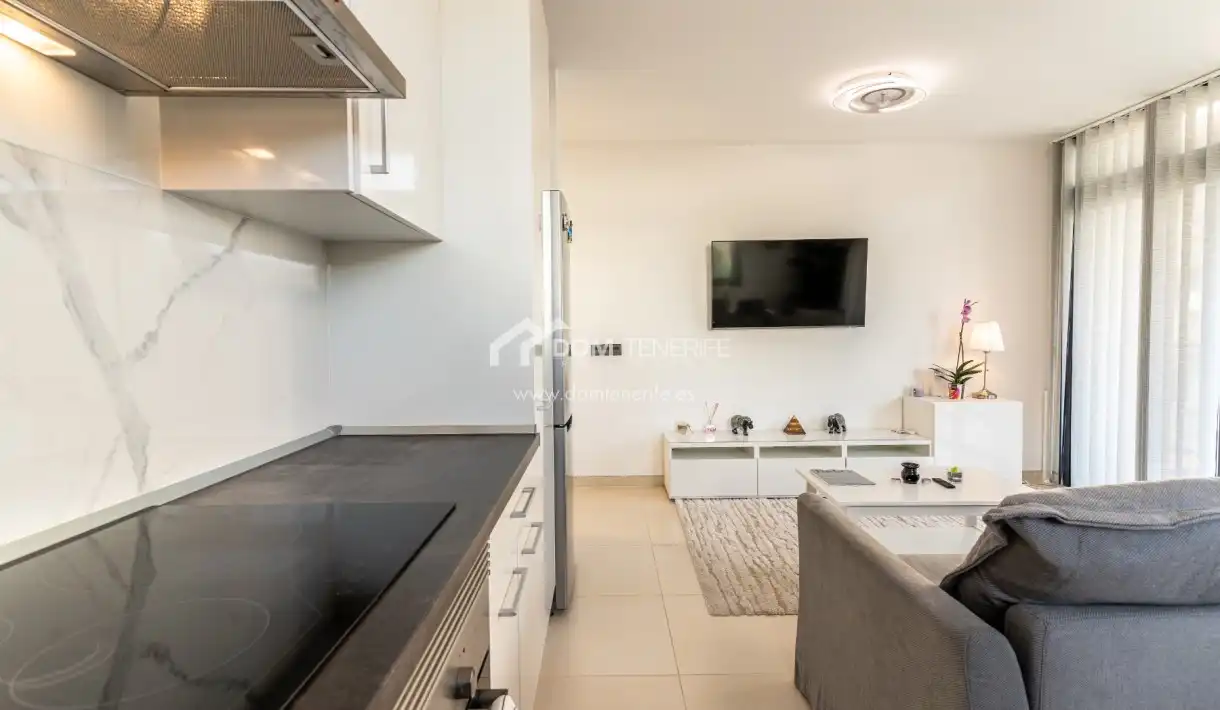 Sala de estar de Piso en venta en Adeje con Terraza, Trastero y Piscina