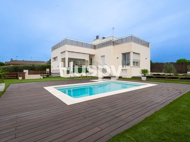 Casa amb balcó en venda a Cerro Alarcón