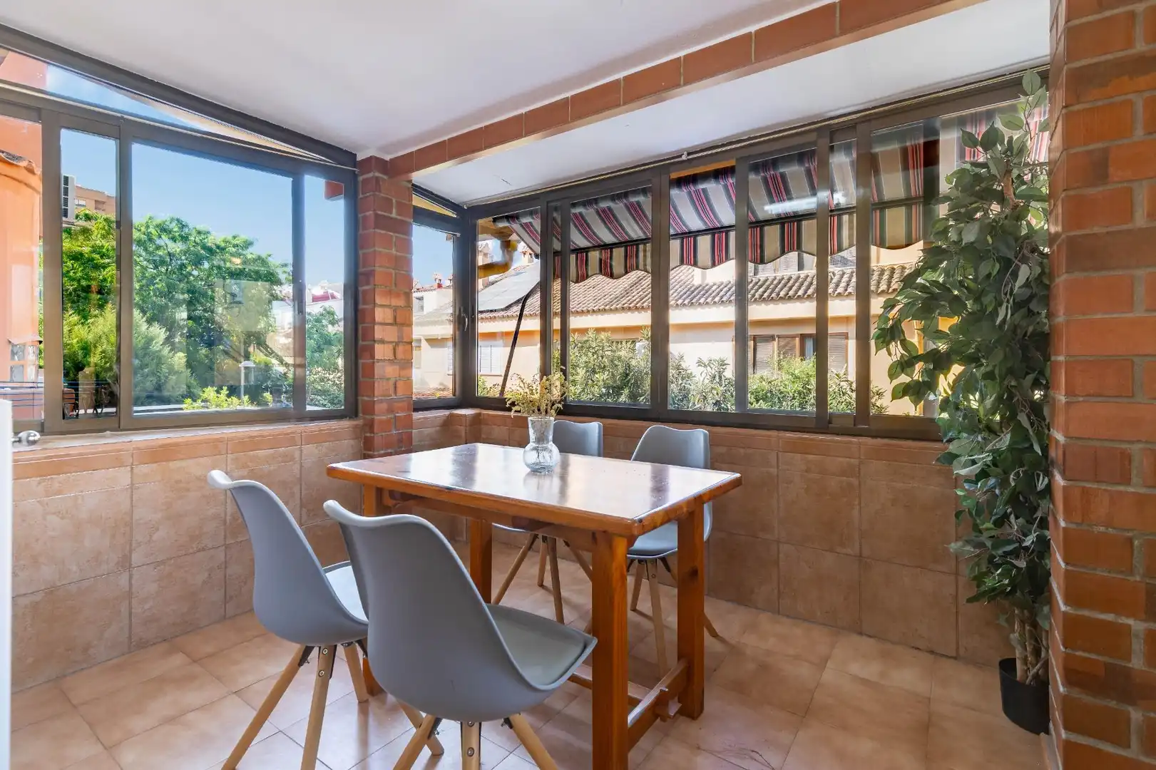 Comedor de Casa adosada en venta en Paterna con Calefacción, Jardín privado y Terraza