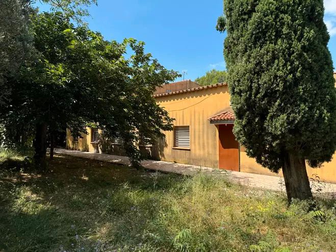 Vista exterior de Casa o xalet en venda en Palau de Santa Eulàlia amb Jardí privat