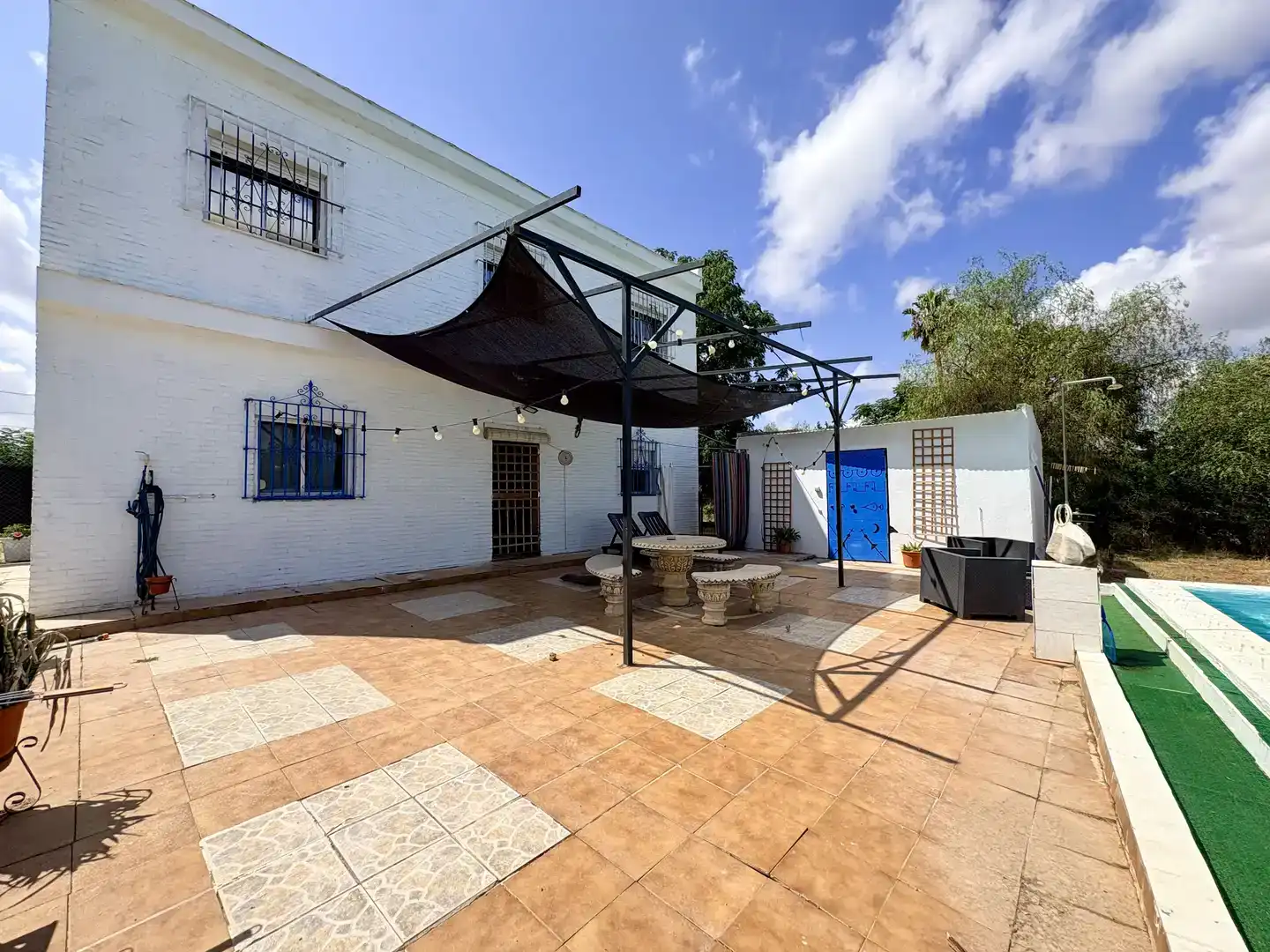 Terrassa de Casa o xalet en venda en Carmona amb Aire condicionat, Jardí privat i Traster