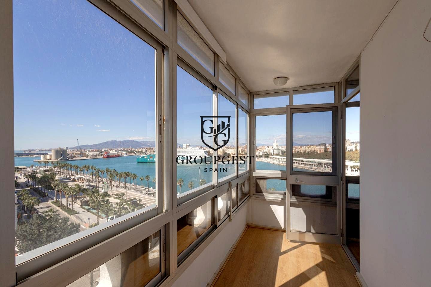 Flat for sale in De La Farola, La Malagueta - Monte Sancha, Centro